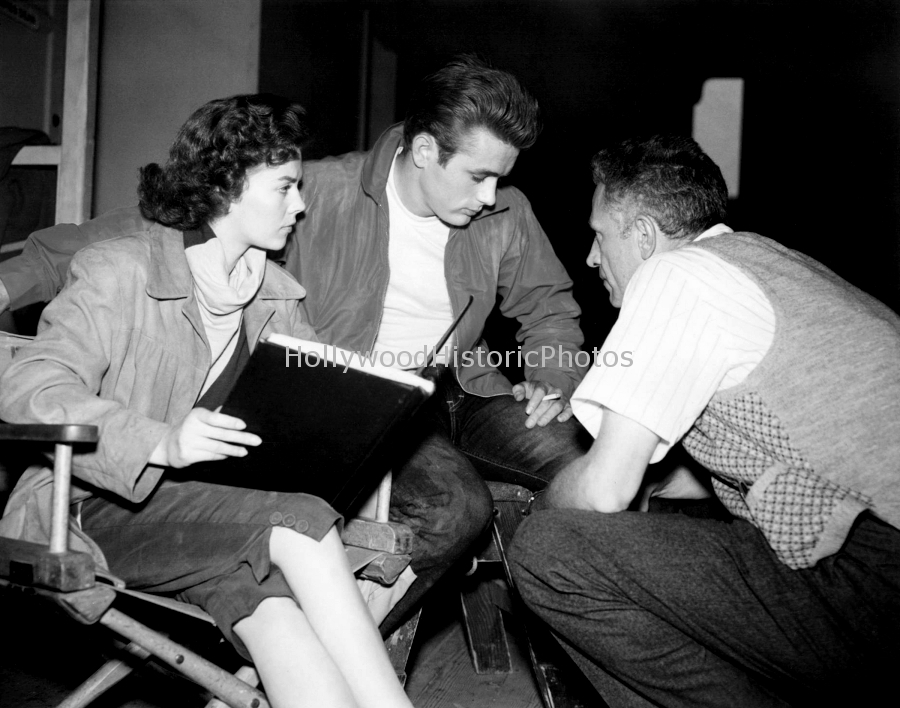 Natalie Wood 1955 Rebel Without A Cause rehearsing with James Dean and director Nicholas Ray.jpg